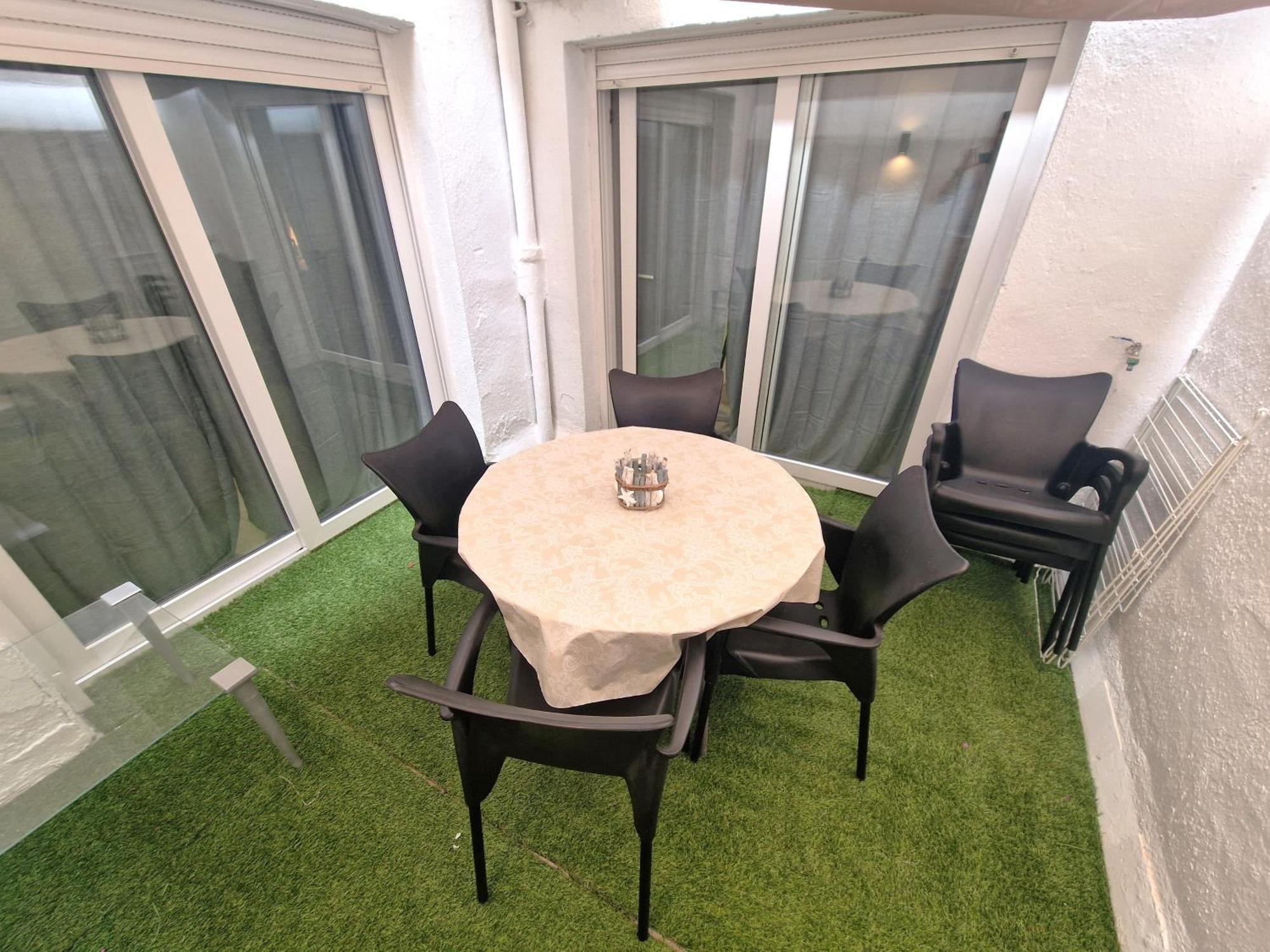 Apartamentosbiamar كامبريلس المظهر الخارجي الصورة